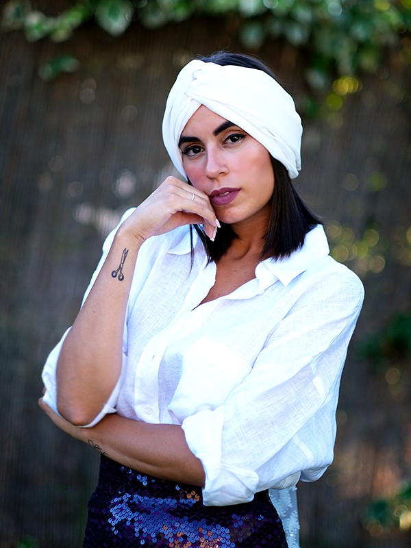 Descubre los turbantes y accesorios hechos a mano de Tulipán & Lilia. Diseños exclusivos y personalizados para mujeres modernas que buscan destacar con estilo y originalidad. ¡Eleva tu look hoy!